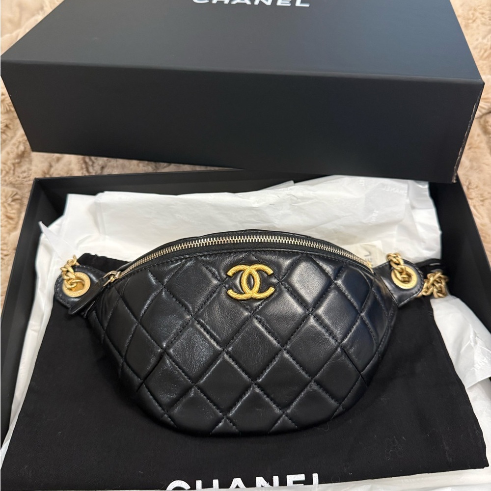 ❤️Authentic Chanel Lambskin Quilted Waist Belt Fanny Bum Bag Black & Gold ❤️